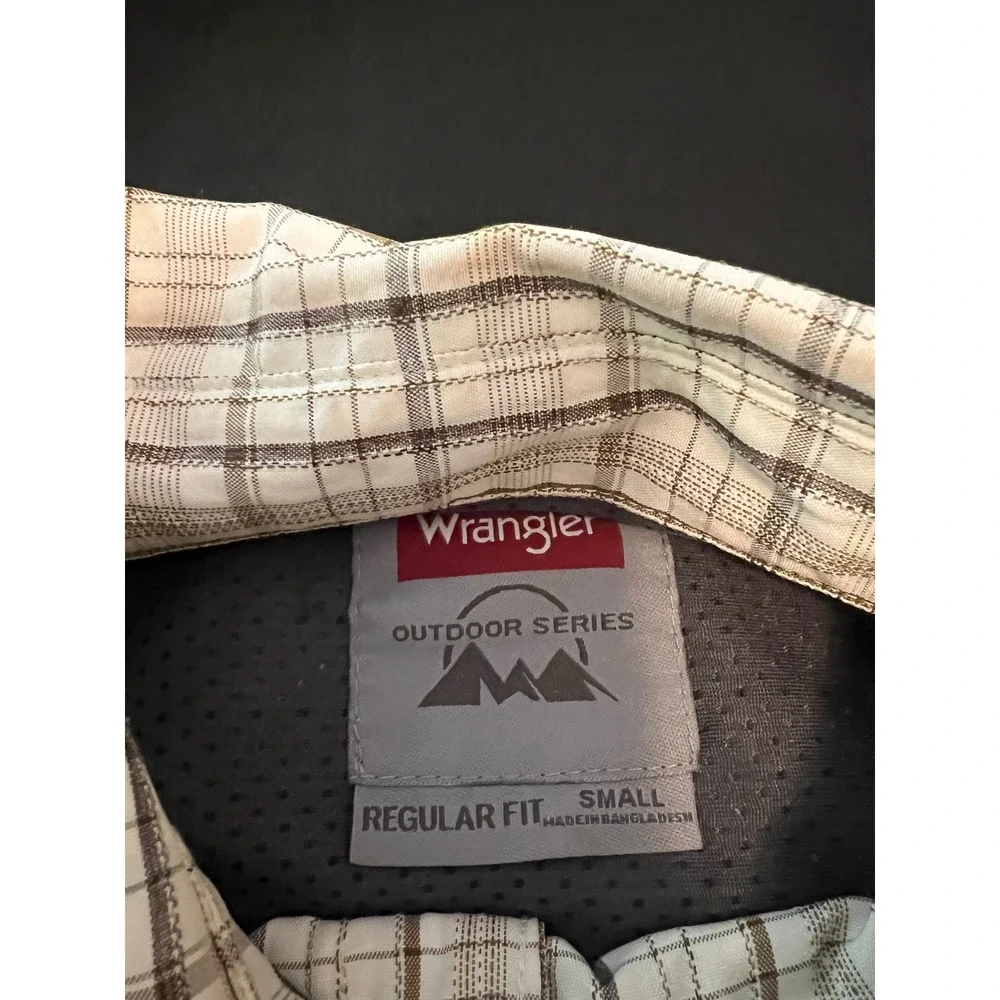 Wrangler Outdoor Series Mens Small Plaid Long Sleeve Button Down Shirt Tan Brown